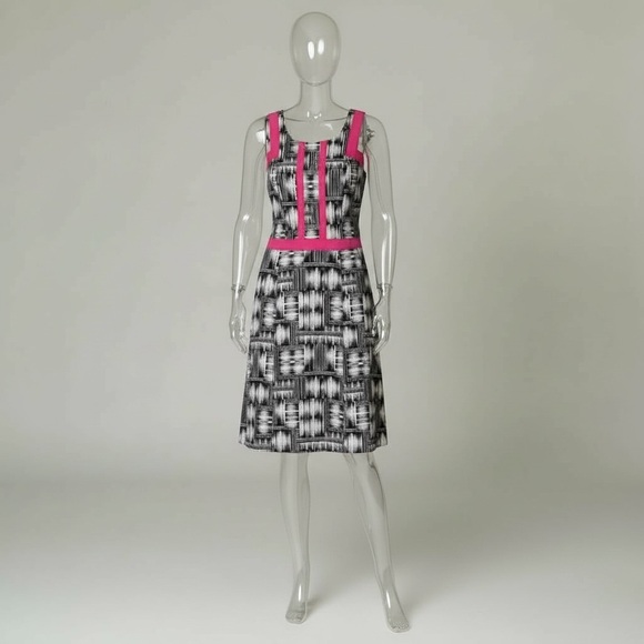 Chic Black and Pink Geometric Dress - Picture 4 of 12
